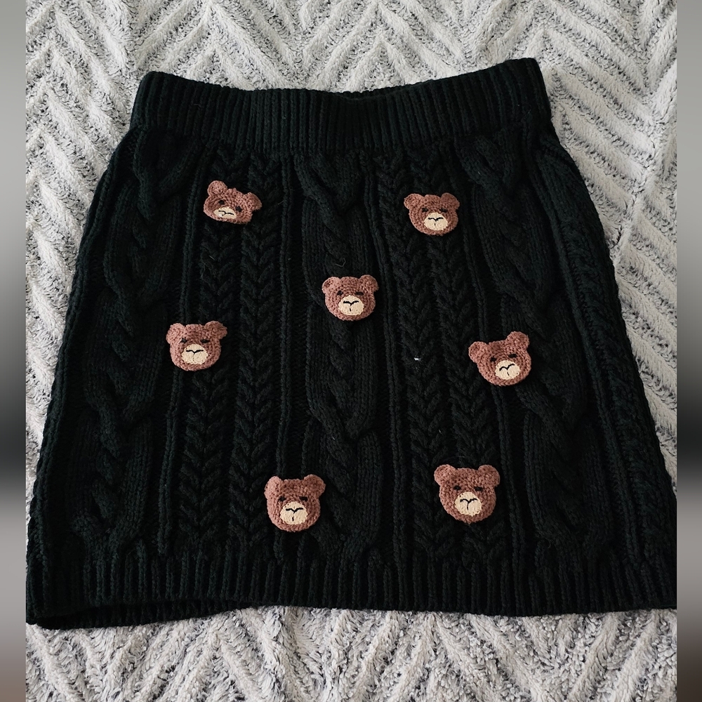 No vacancy designer skirt medium